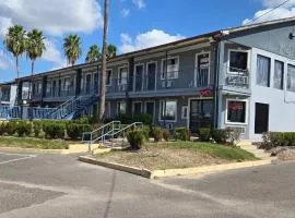 Deluxe Inn Airport