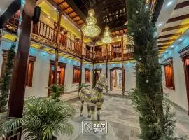 Hotel & Rooftop King Experience by David