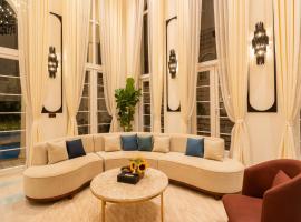 ELIVAAS 4 BHK Villa with Pvt Pool & Jacuzzi-Yashgeet, ξενοδοχείο σε Siolim