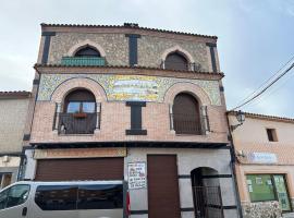 Apartamento plaza de la cruz, hotel i Cazalegas