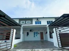 KLIA Sepang Charming 4-Bedroom Blissful Double-Storey Villa