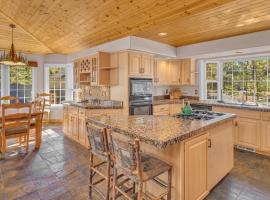 Acacia - Unit 2, hotel en Sunriver