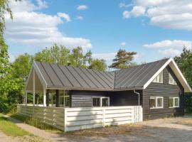 3 Bedroom Cozy Home In Grenaa, hotel v destinaci Grena