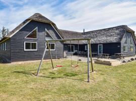 Nice Home In Ulfborg With Wifi, hotel a Fjand Gårde