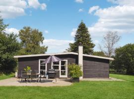 Gorgeous Home In Rønde With Kitchen, hotel in Rønde