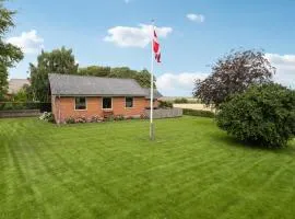 Three-Bedroom Holiday Home In Hojer