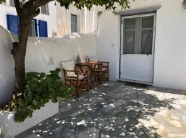 Small studio in the center of Tinos