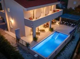 Villa Leonore in Omis with 4 en-suite bedrooms, Heated Pool, Fitness, PS5, completely fenced yard, sandy beach just 3 min walk