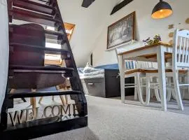 Cozy Haven - Bright small rooms, easy public transport