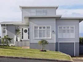 'The Light-House' Entire Home with Coastal Views