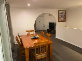 FAMILY 3-bedroom Everton Hills Apartment