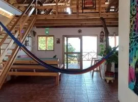 casa cabaña con vista al océano