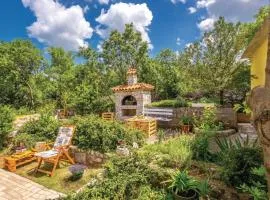2 Bedroom Cozy Apartment In Smrika