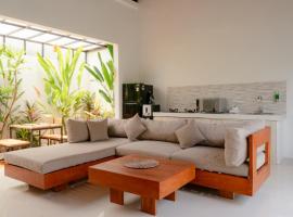 3BR Villa with Private pool，位于塞隆贝拉纳克的酒店