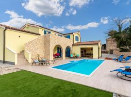 Gorgeous Home In Dobrinj, ξενοδοχείο σε Dobrinj