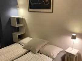 Zimmer mit privatem Badezimmer in guter Lage