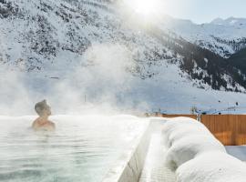 Hotel Klausnerhof, hotel com piscinas em Tux