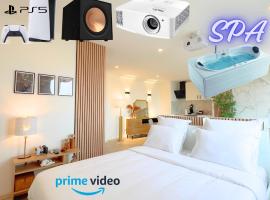 Skyline Suite Premium - CinéSpa & Vue Panoramique, Hotel in Saint-Étienne