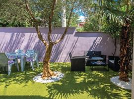 Nice Apartment In Kostrena With Wifi, hotel di Kostrena