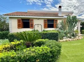 Garden Paradise near the sandy beach, parking & wifi