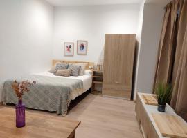 Salvador House I, hotel v destinaci Elche