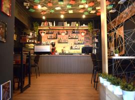 Mickitos Urban Hostel, hotel v destinaci Skopje