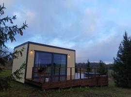 Raadivere Põllupeegel, hotel s jacuzzi v destinaci Raadivere