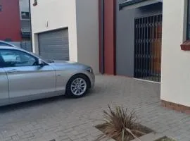 Luxury Escape OR Tambo International