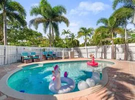 Chic Getaway Near Wilton Drive l Your Urban Escape