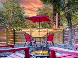 Soak in Cowboy Pool, Walk to 6St Eateries, King Beds