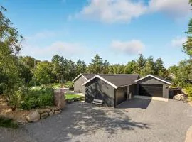 4 Bedroom Amazing Home In Hurup Thy