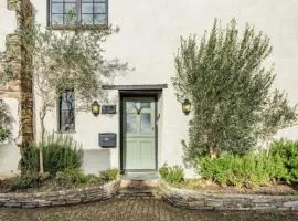Charming And Cosy Town Farmhouse