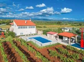 Stunning Apartment In Marcana