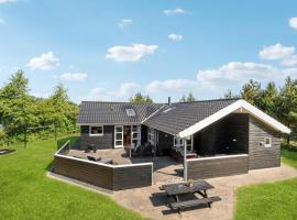 Beautiful Home In Tarm With Sauna, hotel di Tarm