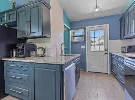 Renovated, Cozy 2 Bedroom