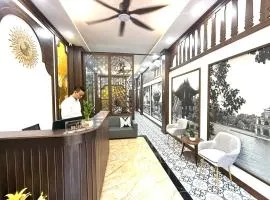 The Queen Hotel & Spa 2