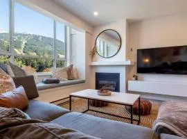 Location with Views - 2BDR Penthouse Whistler Village