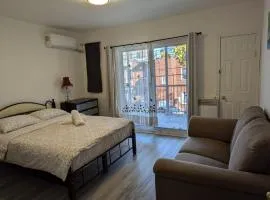 Comfy apartment close to Metro Monk station with self check in
