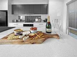 Seaside Village Retreat, hotel in Shellharbour