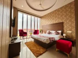 Hotel The Pearl Grand - Top Rated ! Most Awarded ! Parking ! Lift ! Luxury Rooms ! Best Selling、チャンディーガルのペット同伴可ホテル