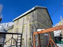 SNOWFLAKE Homestay