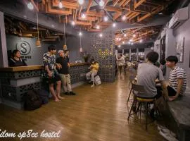 Silom Space Hostel