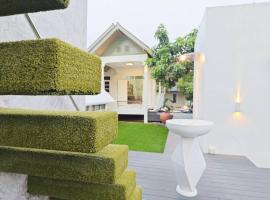 Lamp U House Amphawa, hotel em Amphawa