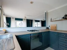 Peaceful Riverside Family Retreat