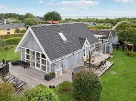 2 Bedroom Beautiful Home In Glesborg