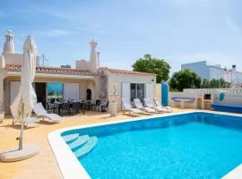 67 adm - 3 bed villa walking distance to Carvoeiro