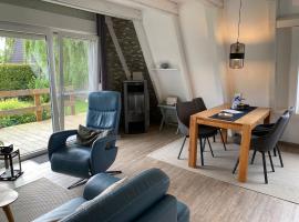 Spitzhus, zwei Schlafzimmer, Kamin, Garten, Hund willkommen!，位于特希尔的酒店