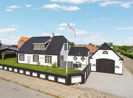 Three-Bedroom Holiday Home In Skagen