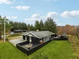 Cozy Home In Ålbæk With Kitchen