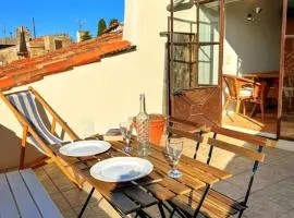 Appartement avec terrasse tropezienne, Aups
